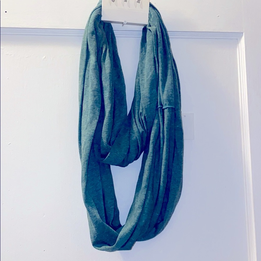 Infinity scarf